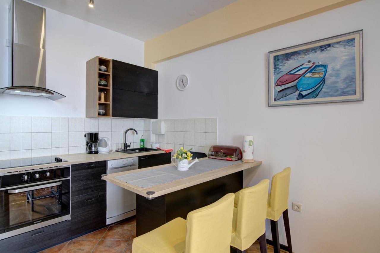 Apartment Riva セニ エクステリア 写真