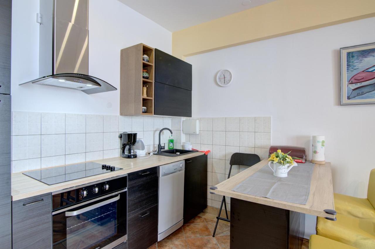 Apartment Riva セニ エクステリア 写真