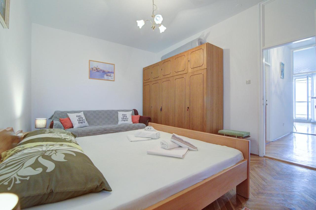 Apartment Riva セニ エクステリア 写真