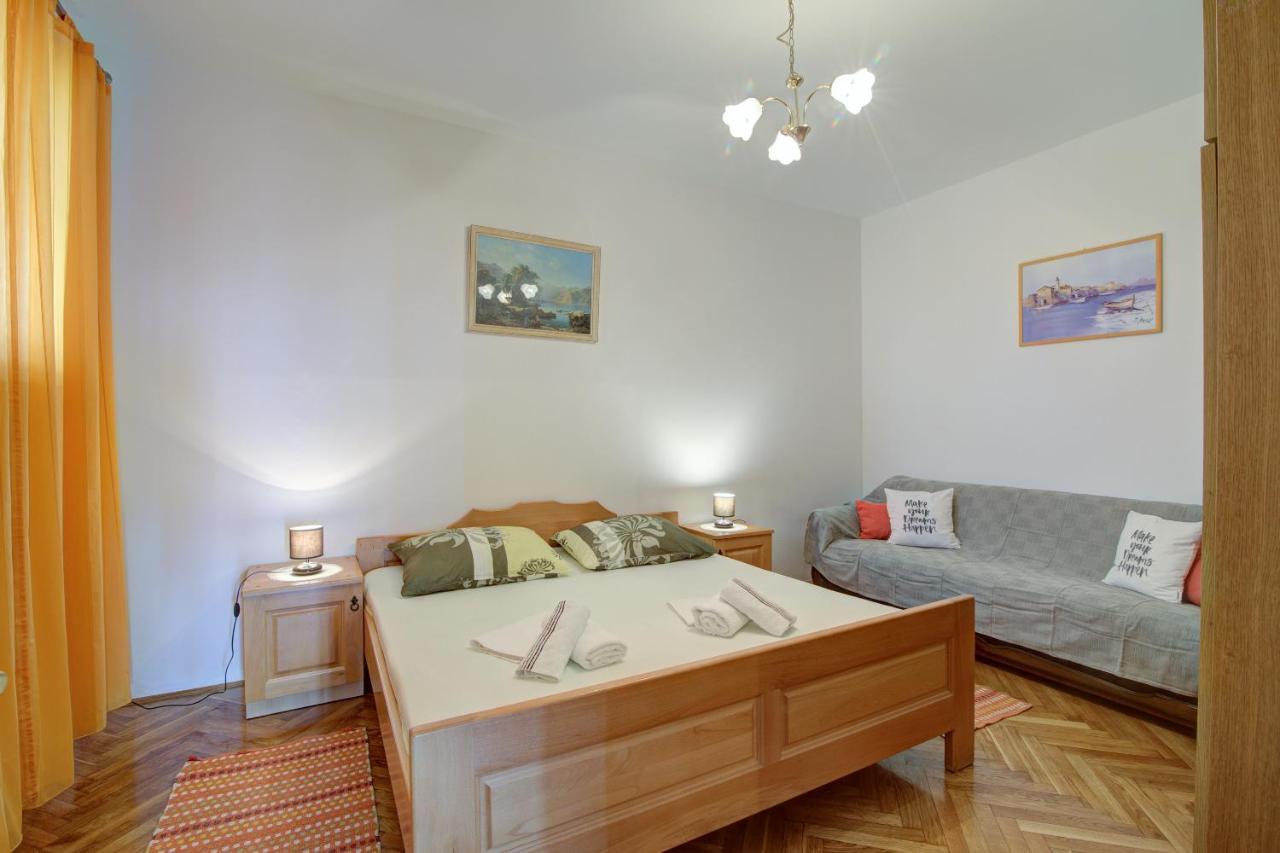 Apartment Riva セニ エクステリア 写真